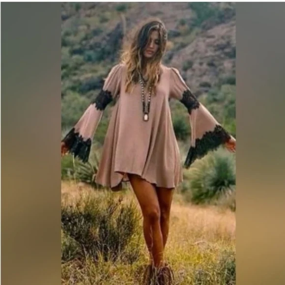 😁For Love & Lemons Festival Lace Bell Sleeve Dress - Tan - Size XS - Picture 2 of 11